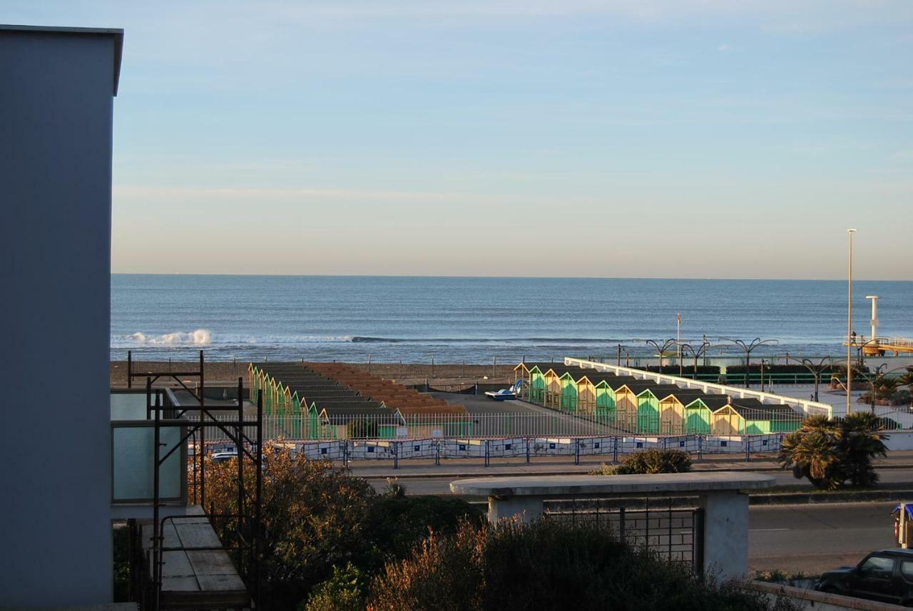 Ostia Loft Fronte Mare Lägenhet Exteriör bild